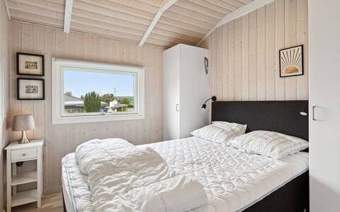 Hjalmsvider - 300M from the Sea: Bois, Chambre, Lit, Domicile, Sol, Drap De Lit, Literie, Cadre De Lit, Dur, Planche