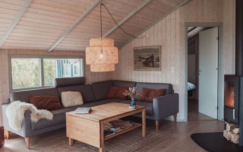 Neno - 100M from the Sea: Bois, Sol, Meubles, Design Intérieur, Sol, Plafond, Salon, Parquet, Domicile, Canapé