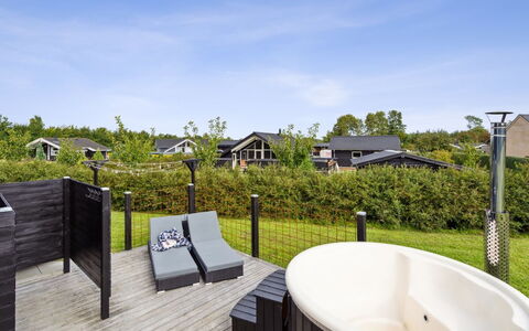 Amdi - 700M from the Sea: Herbe, Maison, Toit, Chalet, Domicile, Arbuste, Ferme, Lot Terre, Zone Rurale
