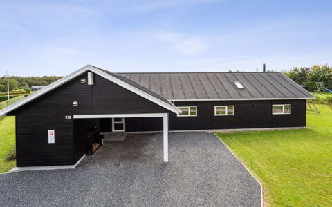 Amdi - 700M from the Sea: Architecture, Toit, Domicile, Composite, Daylighting, Siding, Allée