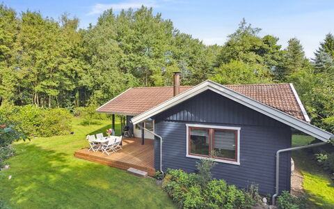 Annamaria - 30Km from the Sea: Domicile, Chalet, Porche, Dur, Siding, Plate-Forme, Ombre, Planche, Biens, Batiments Jardin
