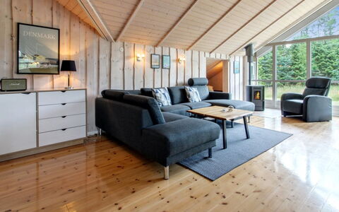 Sanna - 30Km from the Sea: Toit, Maison, Domicile, Chalet, Porte, Siding, Plate-Forme, Porche, Planche, Dur