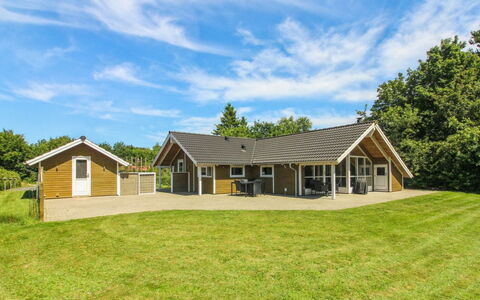 Sanna - 30Km from the Sea: Toit, Maison, Domicile, Chalet, Porte, Siding, Plate-Forme, Porche, Planche, Dur
