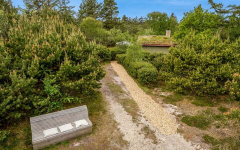 Sisko - 800M from the Sea: Bois, Tache De Bois, Planche, Dur, Chalet, Plate-Forme, Siding, Ombre, Parquet, Batiments Jardin