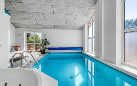Anniesette - 1.5Km from the Sea: Meubles, Design Intérieur, Sol, Bois, Sol, Plafond, Parquet, Chaise, Table, Éclairage