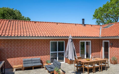 Anniesette - 1.5Km from the Sea: Meubles, Design Intérieur, Sol, Bois, Sol, Plafond, Parquet, Chaise, Table, Éclairage