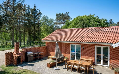 Anniesette - 1.5Km from the Sea: Meubles, Design Intérieur, Sol, Bois, Sol, Plafond, Parquet, Chaise, Table, Éclairage