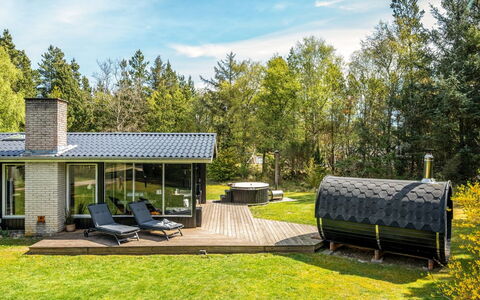 Eli - 1.5Km to the Fjord: Herbe, Chalet, Lot Terre, Toit, Jardin, Couverture De Sol, Batiments Jardin, Pelouse, Cour