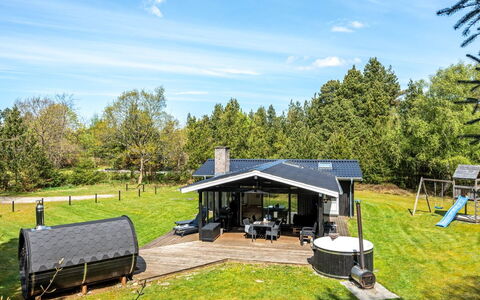 Eli - 1.5Km to the Fjord: Toit, Maison, Domicile, Chalet, Zone Rurale, Ferme, Batiments Jardin, Siding, Pelouse, Jardin