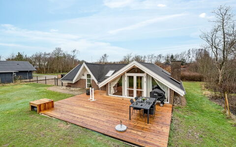 Anu - 300M to the Fjord: Toit, Maison, Domicile, Chalet, Siding, Biens, Allée, Batiments Jardin, Cour, Cabanon