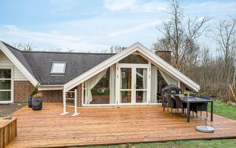 Anu - 300M to the Fjord: Toit, Maison, Domicile, Chalet, Siding, Biens, Allée, Batiments Jardin, Cour, Cabanon