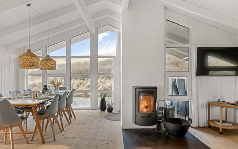 Flepko - 50M from the Sea: Sol, Design Intérieur, Plafond, Sol, Salon, Pièce, Parquet, Matériau Naturel, Foyer, Chaise