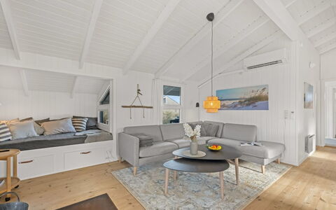 Flepko - 50M from the Sea: Bois, Sol, Design Intérieur, Sol, Plafond, Parquet, Meubles, Pièce, Dur, Salon