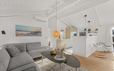 Flepko - 50M from the Sea: Sol, Design Intérieur, Plafond, Sol, Domicile, Salon, Pièce, Luminaire, Canapé