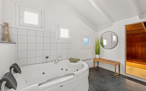 Flepko - 50M from the Sea: Sol, Design Intérieur, Luminaire Plomberie, Sol, Plafond, Baignoire, Éclairage, Pièce, Plomberie, Salle De Bains