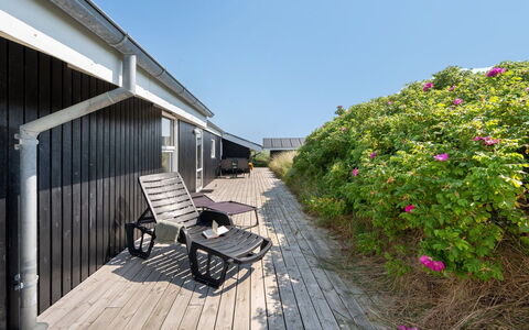 Flepko - 50M from the Sea: Bois, Plate-Forme, Ombre, Dur, Planche, Boardwalk, Passerelle, Balcon, Daylighting, Porche