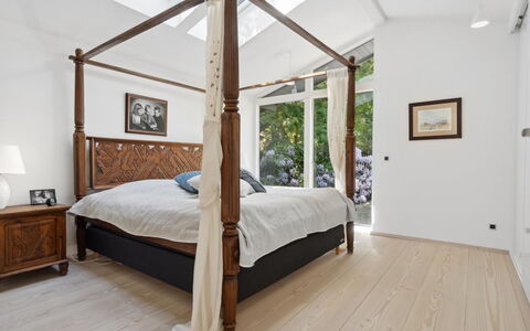 Kennet - 30M from the Sea: Meubles, Design Intérieur, Sol, Sol, Parquet, Bois, Chambre, Lit, Plafond, Éclairage