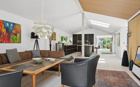 Kennet - 30M from the Sea: Meubles, Design Intérieur, Sol, Canapé, Mur, Sol, Bois, Plafond, Salon, Parquet