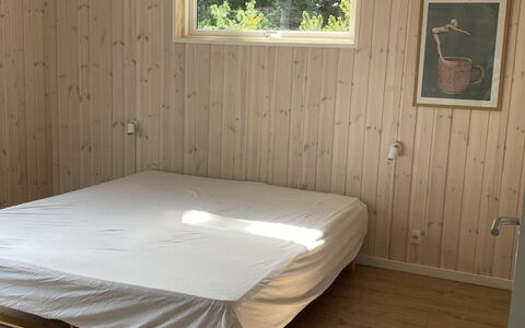 Anne - 150M from the Sea: Toit, Domicile, Porte, Chalet, Ombre, Siding, Cour, Biens, Arrière-Cour
