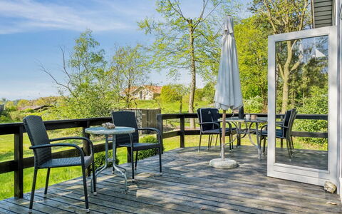 Anne - 150M from the Sea: Sol, Design Intérieur, Bois, Sol, Escaliers, Plafond, Tache De Bois, Parquet, Dur, Balustrade