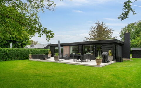 Elma - 350M from the Sea: Meubles, Design Intérieur, Sol, Bois, Sol, Plafond, Parquet, Chaise, Table, Éclairage