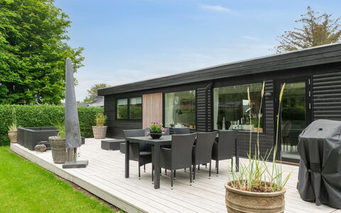 Elma - 350M from the Sea: Meubles, Design Intérieur, Sol, Bois, Sol, Plafond, Parquet, Chaise, Table, Éclairage