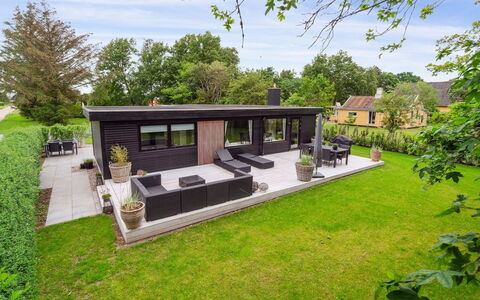 Elma - 350M from the Sea: Meubles, Design Intérieur, Sol, Bois, Sol, Plafond, Parquet, Chaise, Table, Éclairage