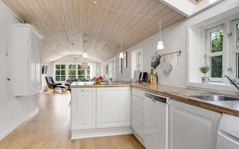 Engelbertine - 210M to the Fjord: Sol, Bois, Design Intérieur, Plafond, Sol, Meubles, Cuisine, Comptoir, Parquet, Luminaire