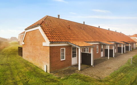 Ubbe - 200M from the Sea: Domicile, Toit, Maison, Chalet, Biens, Porte, Porche, Siding, Ferme, Ombre