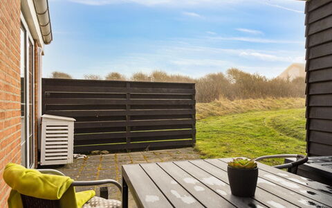 Ubbe - 200M from the Sea: Domicile, Toit, Maison, Chalet, Biens, Porte, Porche, Siding, Ferme, Ombre