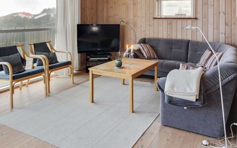 Ilkka - 400M from the Sea: Meubles, Design Intérieur, Sol, Bois, Sol, Plafond, Parquet, Chaise, Table, Éclairage
