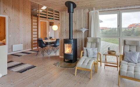 Ilkka - 400M from the Sea: Meubles, Design Intérieur, Sol, Bois, Sol, Plafond, Parquet, Chaise, Table, Éclairage