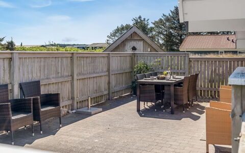 Jenvold - 600M from the Sea: Meubles, Design Intérieur, Sol, Bois, Sol, Plafond, Parquet, Chaise, Table, Éclairage