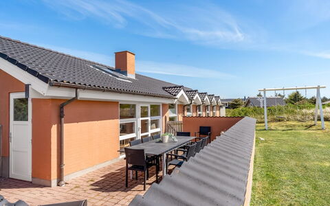 Jenvold - 600M from the Sea: Meubles, Design Intérieur, Sol, Bois, Sol, Plafond, Parquet, Chaise, Table, Éclairage