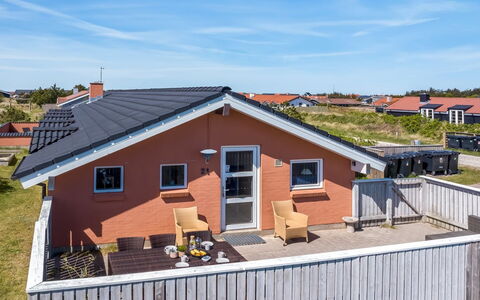 Jenvold - 600M from the Sea: Meubles, Design Intérieur, Sol, Bois, Sol, Plafond, Parquet, Chaise, Table, Éclairage