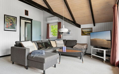 Myrte - 900M from the Sea: Meubles, Design Intérieur, Sol, Bois, Sol, Plafond, Parquet, Chaise, Table, Éclairage