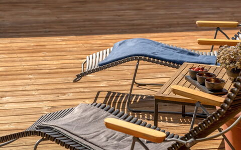 Gizella - 500M to the Fjord: Meubles, Design Intérieur, Sol, Bois, Sol, Plafond, Parquet, Chaise, Table, Éclairage