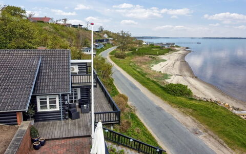 Sander - 10M to the Fjord: Herbe, Vert, Maison, Chalet, Prairie, Zone Rurale, Écorégion, Paysage, Lot Terre, Arbuste