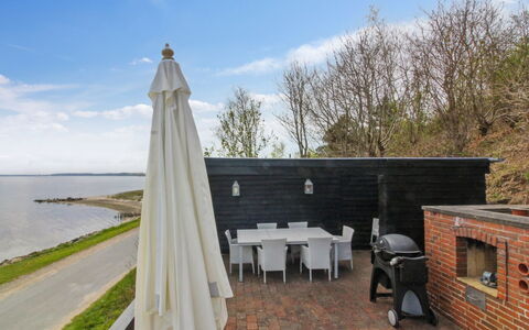 Sander - 10M to the Fjord: Meubles, Design Intérieur, Sol, Bois, Sol, Plafond, Parquet, Chaise, Table, Éclairage