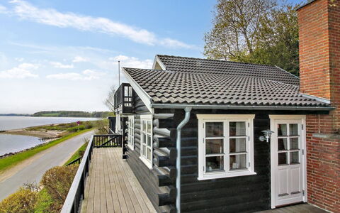 Sander - 10M to the Fjord: Meubles, Design Intérieur, Sol, Bois, Sol, Plafond, Parquet, Chaise, Table, Éclairage