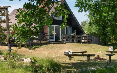 Nadia - 300M to the Fjord: Bleu, Arbuste, Chalet, Couverture De Sol, Jardin, Biens, Ombre, Aménagement Paysager, Ferme, Eco Hôtel