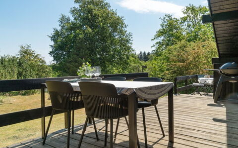 Nadia - 300M to the Fjord: Bleu, Arbuste, Chalet, Couverture De Sol, Jardin, Biens, Ombre, Aménagement Paysager, Ferme, Eco Hôtel