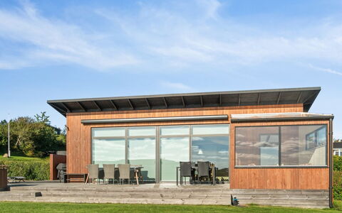 Ljupka - 800M from the Sea: Architecture, Toit, Domicile, Composite, Daylighting, Siding, Allée
