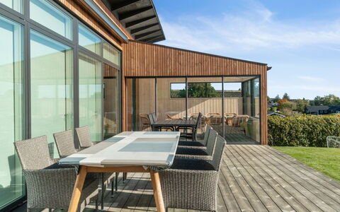 Ljupka - 800M from the Sea: Architecture, Toit, Domicile, Composite, Daylighting, Siding, Allée