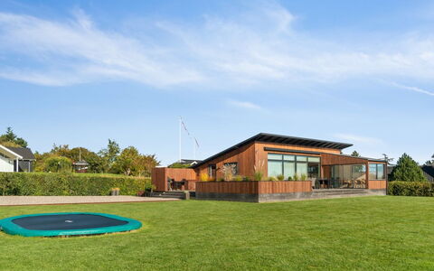 Ljupka - 800M from the Sea: Architecture, Toit, Domicile, Composite, Daylighting, Siding, Allée