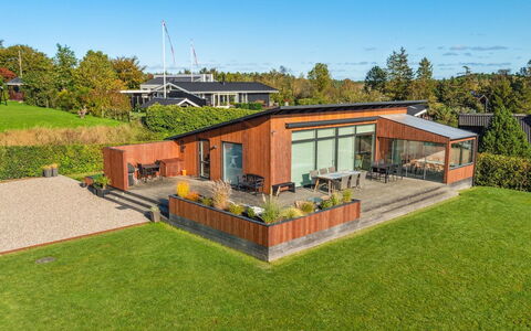 Ljupka - 800M from the Sea: Architecture, Toit, Domicile, Composite, Daylighting, Siding, Allée