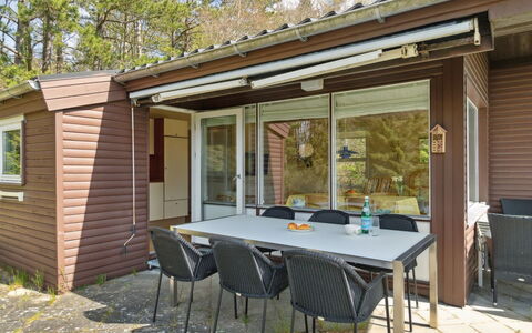 Enita - 350M from the Sea: Bois, Domicile, Porche, Plate-Forme, Dur, Toit, Tache De Bois, Parquet, Eco Hôtel