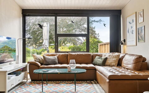 Joseline - 150M from the Sea: Architecture, Toit, Domicile, Composite, Daylighting, Siding, Allée