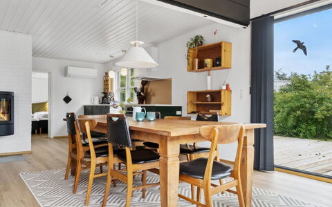 Joseline - 150M from the Sea: Architecture, Toit, Domicile, Composite, Daylighting, Siding, Allée