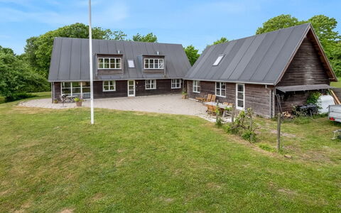Guthbrand - 800M from the Sea: Herbe, Toit, Domicile, Lot Terre, Chalet, Pelouse, Biens, Jardin, Ferme, Cour